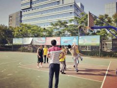 为庆祝建院15周年四川现代医院举行篮球友谊赛